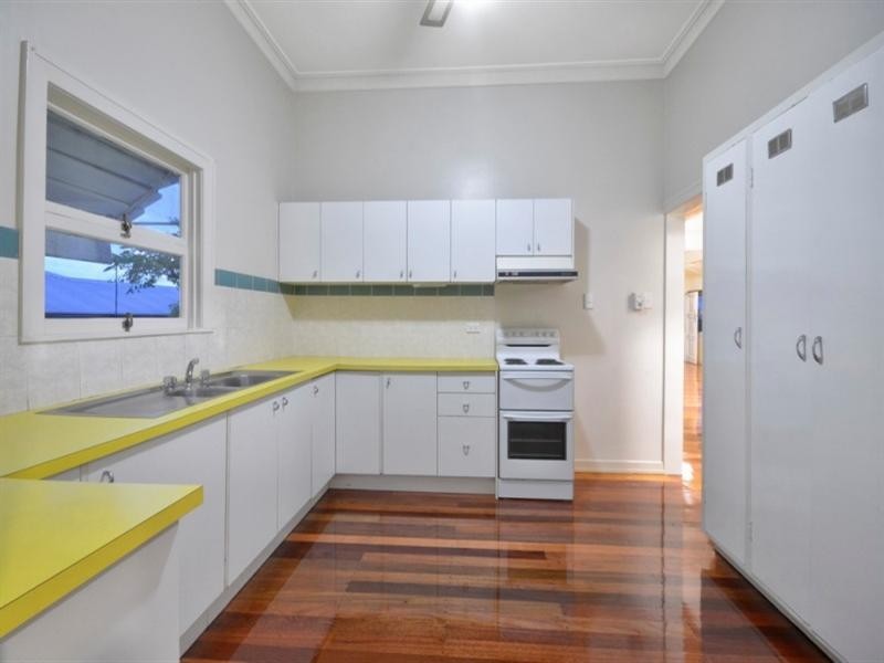 17 Curd Street, Greenslopes QLD 4120