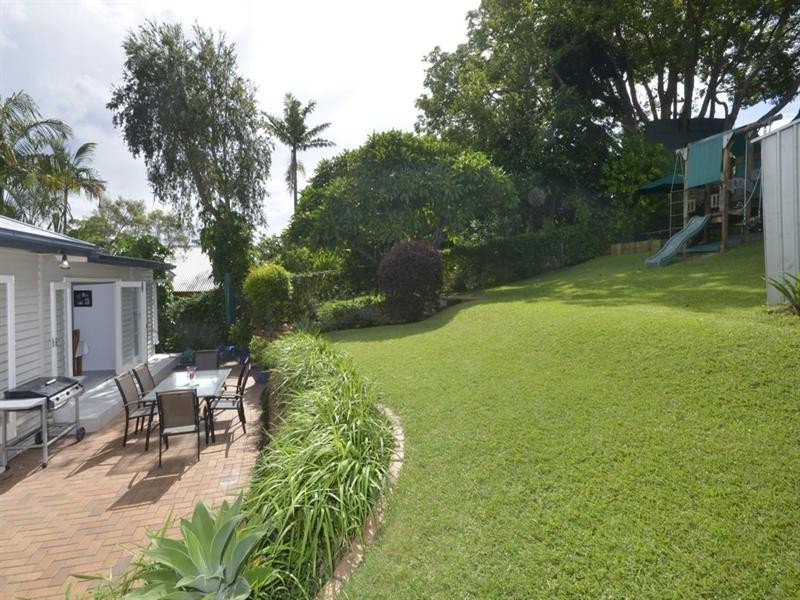 52 Coonara Street, Holland Park QLD 4121