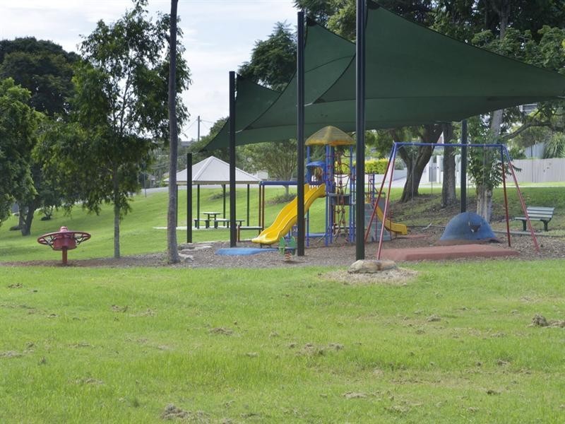 52 Coonara Street, Holland Park QLD 4121