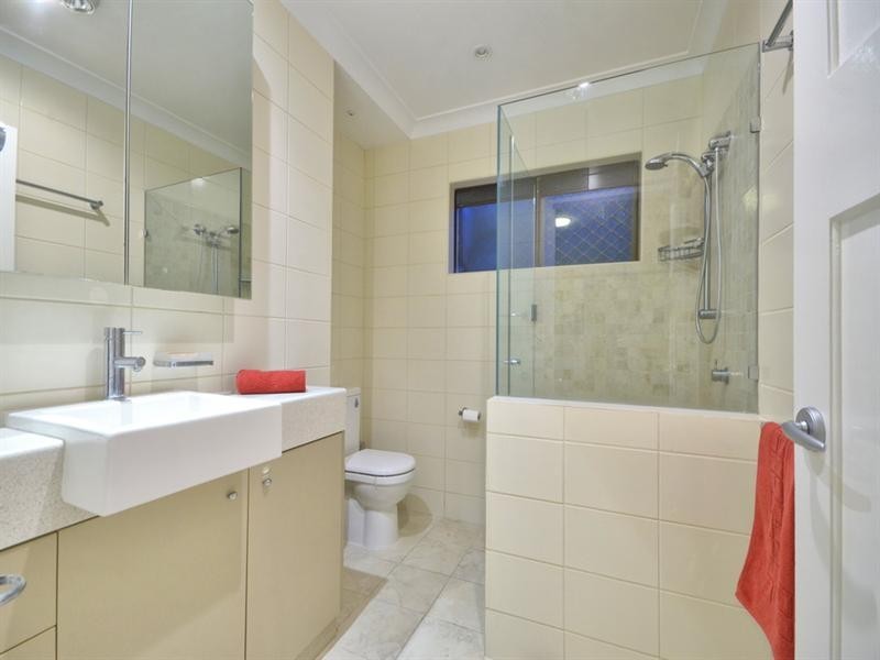 22 Lade Street, Coorparoo QLD 4151