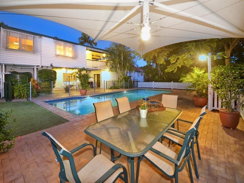 22 Lade Street, Coorparoo QLD 4151