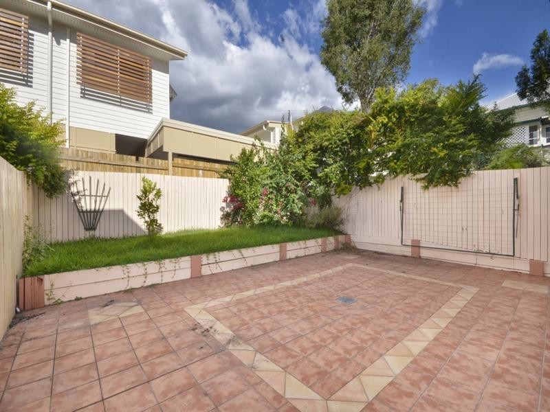100 Rialto Street, Greenslopes QLD 4120