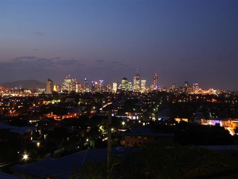 10 Welwyn Crescent, Coorparoo QLD 4151