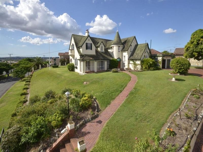 10 Welwyn Crescent, Coorparoo QLD 4151