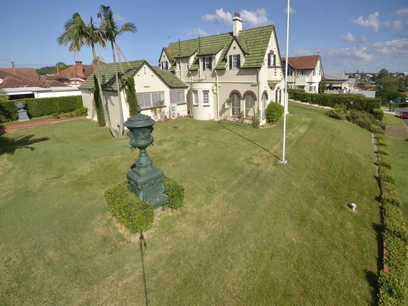 10 Welwyn Crescent, Coorparoo QLD 4151