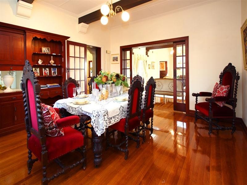 10 Welwyn Crescent, Coorparoo QLD 4151