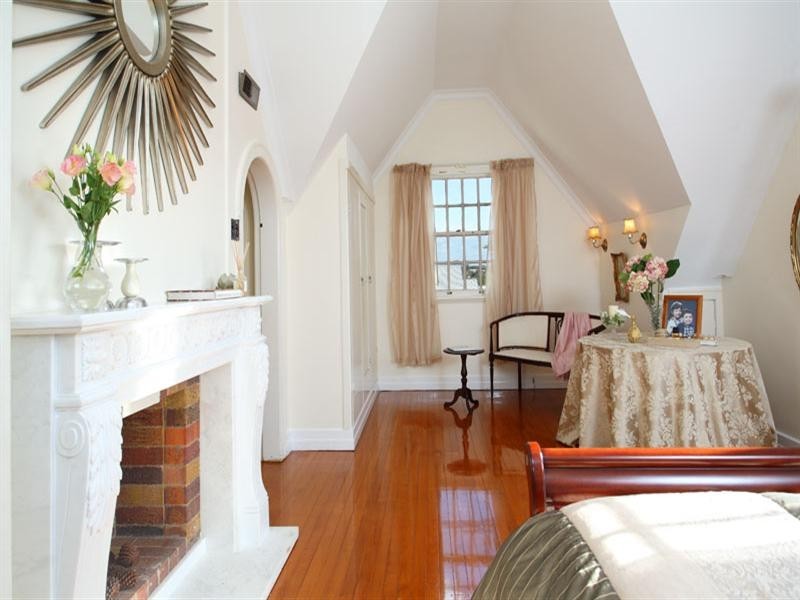 10 Welwyn Crescent, Coorparoo QLD 4151