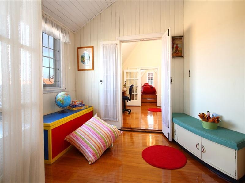 10 Welwyn Crescent, Coorparoo QLD 4151