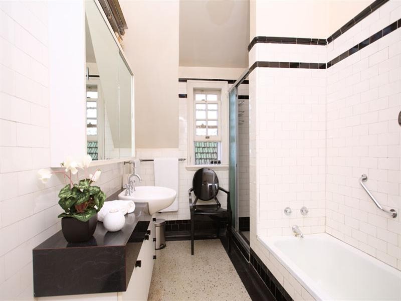 10 Welwyn Crescent, Coorparoo QLD 4151