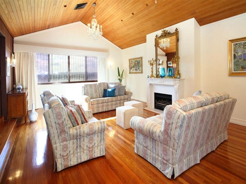 10 Welwyn Crescent, Coorparoo QLD 4151