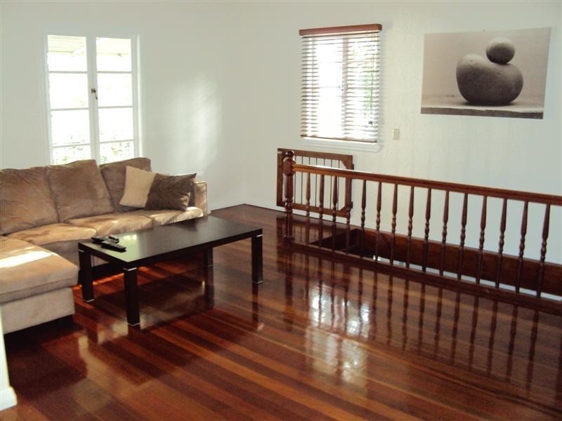 8 Sydney Avenue, Camp Hill QLD 4152