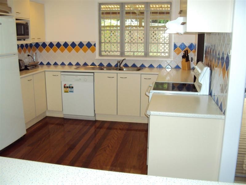 8 Sydney Avenue, Camp Hill QLD 4152