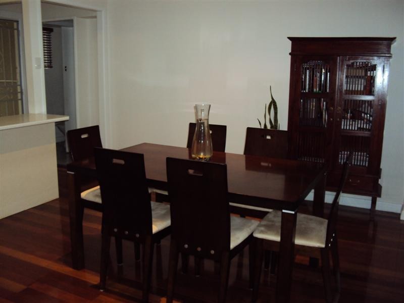 8 Sydney Avenue, Camp Hill QLD 4152