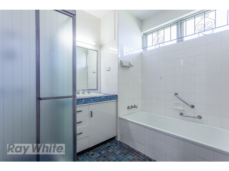 2/20 Kitchener Street, Coorparoo QLD 4151