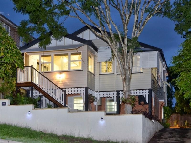 17 Curd Street, Greenslopes QLD 4120