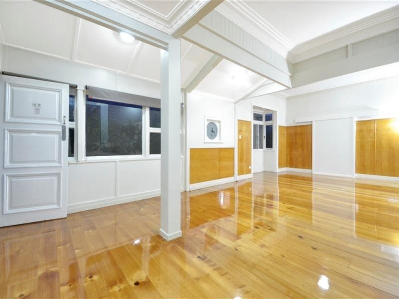 17 Curd Street, Greenslopes QLD 4120