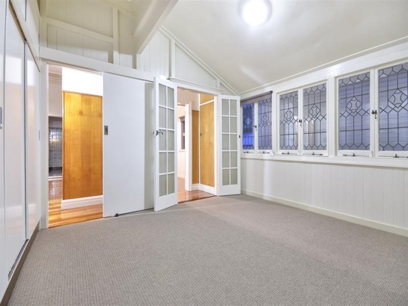 17 Curd Street, Greenslopes QLD 4120