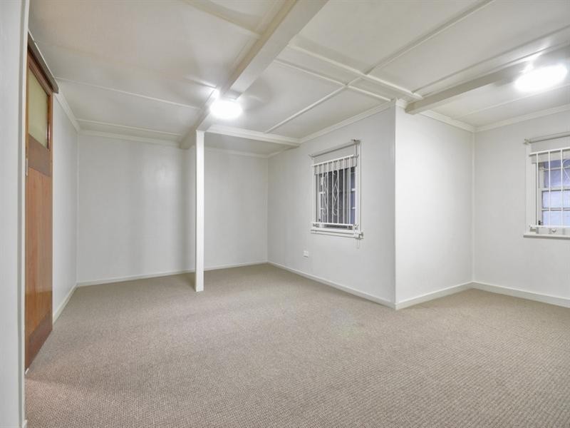 17 Curd Street, Greenslopes QLD 4120