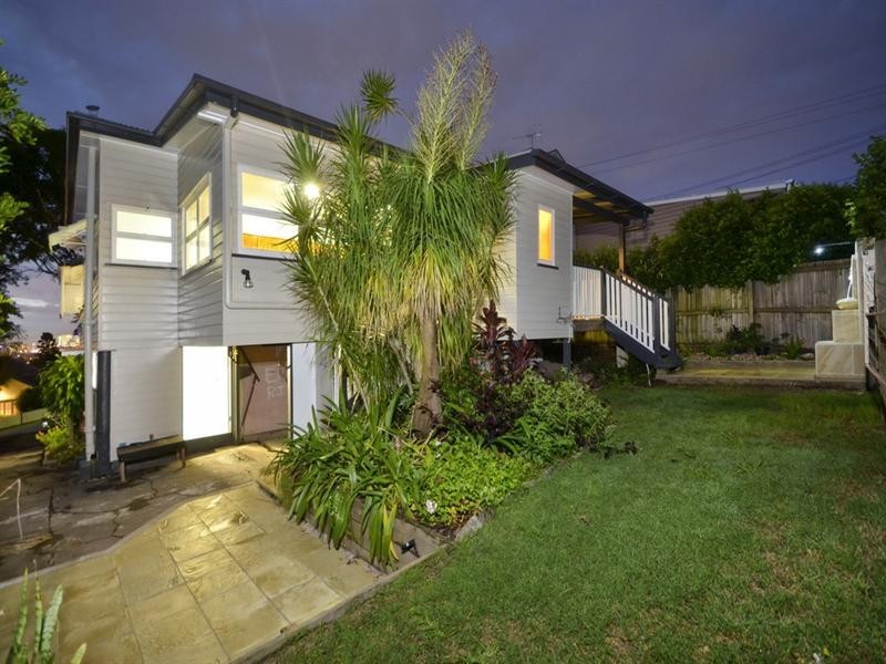 17 Curd Street, Greenslopes QLD 4120