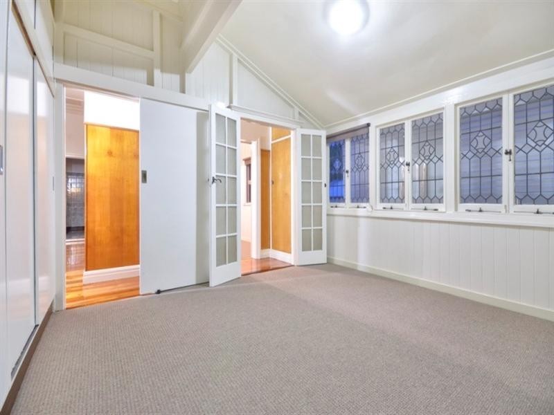 17 Curd Street, Greenslopes QLD 4120