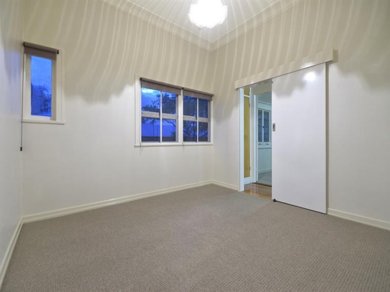 17 Curd Street, Greenslopes QLD 4120