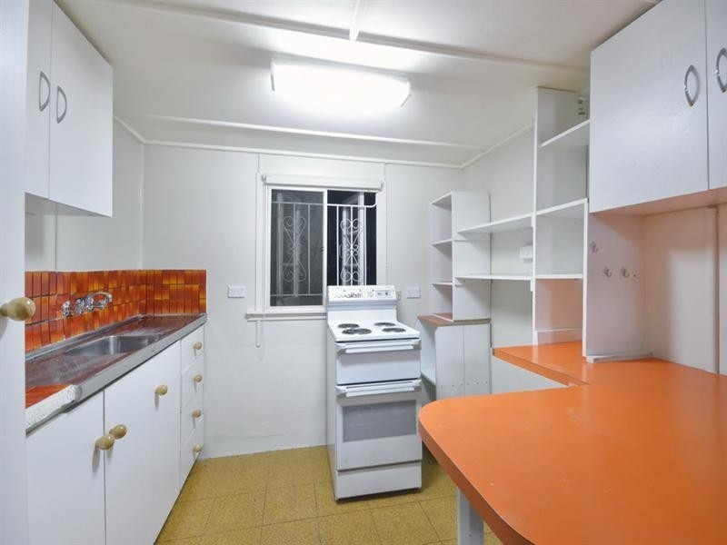 17 Curd Street, Greenslopes QLD 4120