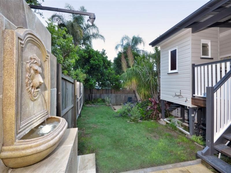 17 Curd Street, Greenslopes QLD 4120