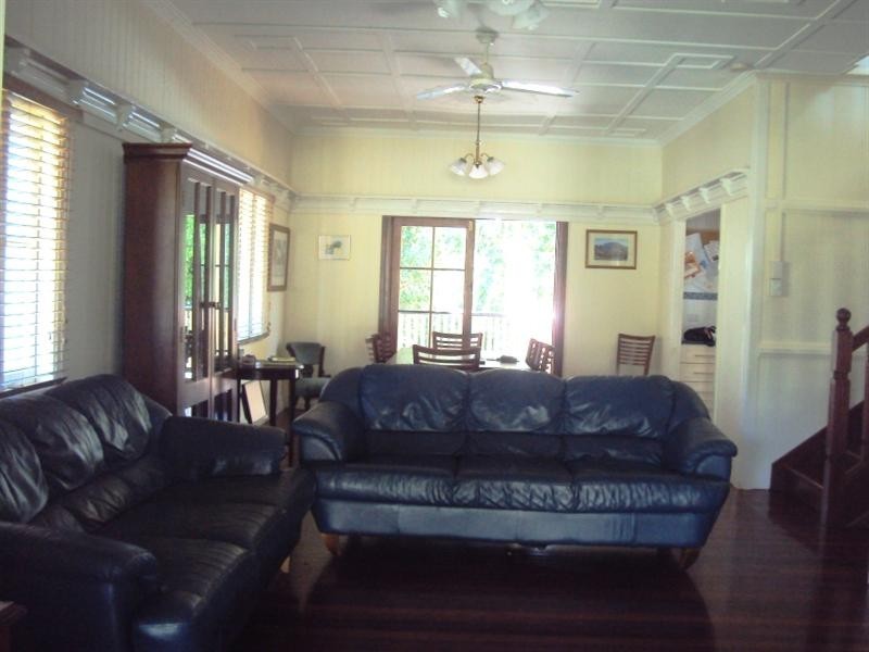 33 Headfort Street, Greenslopes QLD 4120