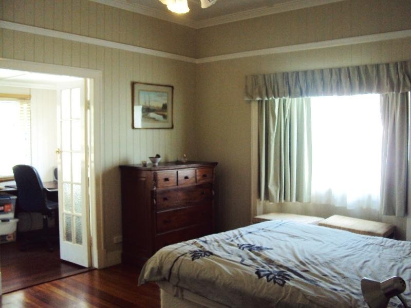 33 Headfort Street, Greenslopes QLD 4120