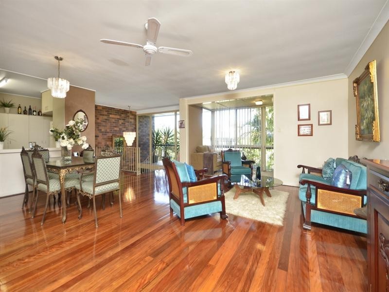 10 Larwood Street, Upper Mount Gravatt QLD 4122