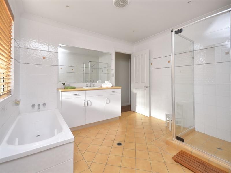 6 Ben Ean Street, Holland Park QLD 4121