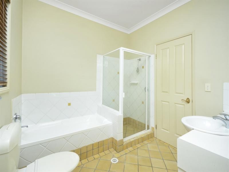 11 Pelham Street, Coorparoo QLD 4151