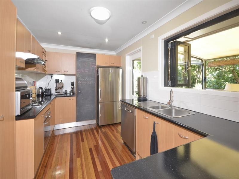 7 Wood Street, Manly QLD 4179