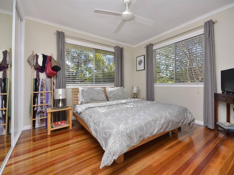 7 Wood Street, Manly QLD 4179