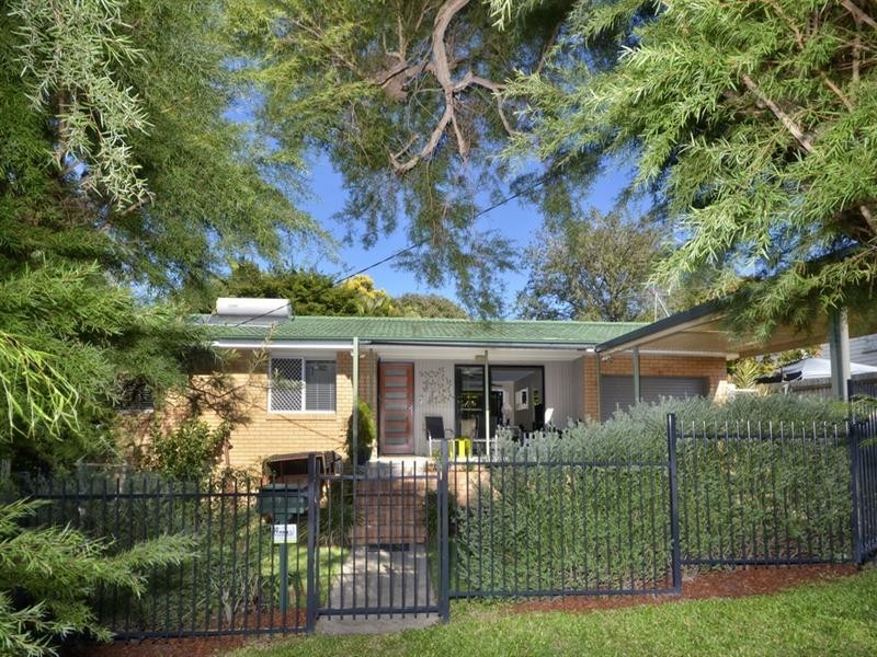 7 Wood Street, Manly QLD 4179