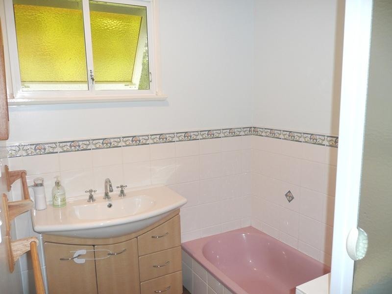 8 Janette Street, Camp Hill QLD 4152