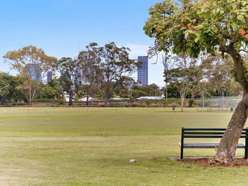 165 Milsom Street, Norman Park QLD 4170