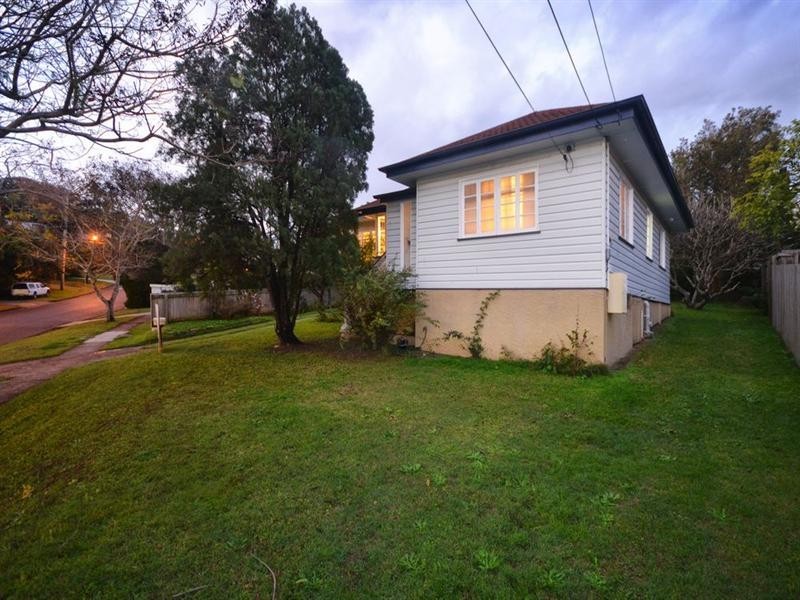 63 The Promenade, Camp Hill QLD 4152