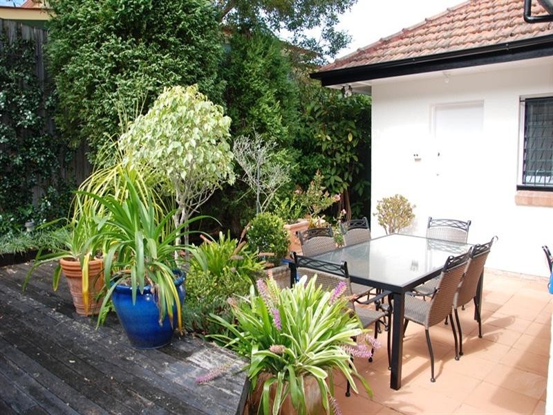 2 Howard Street, Coorparoo QLD 4151