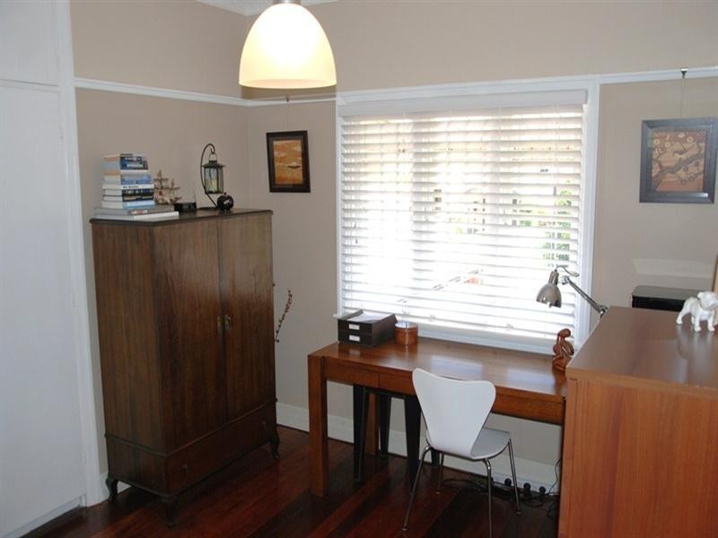 2 Howard Street, Coorparoo QLD 4151