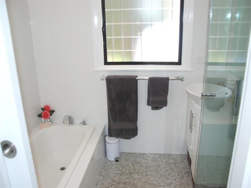 2 Howard Street, Coorparoo QLD 4151