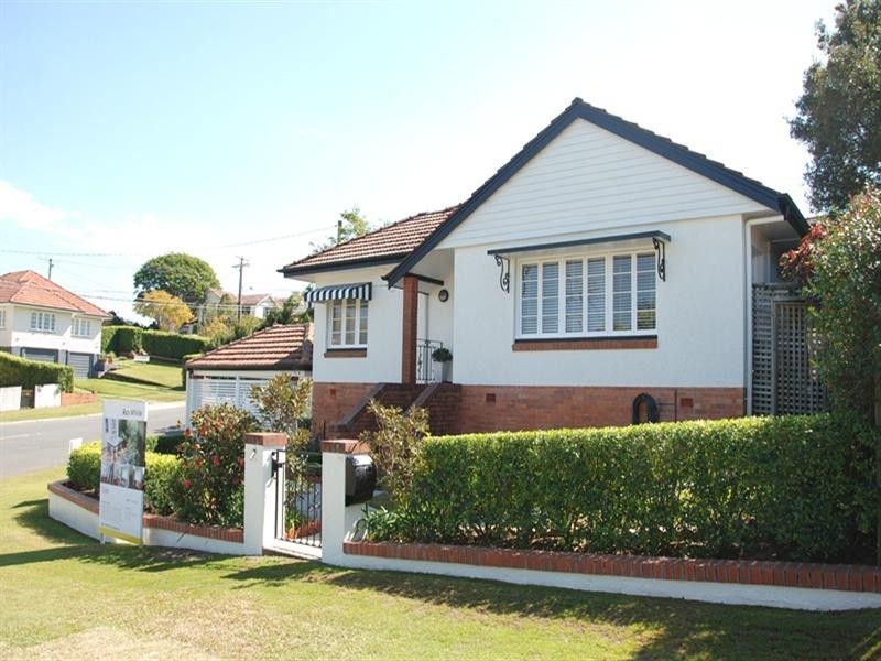 2 Howard Street, Coorparoo QLD 4151