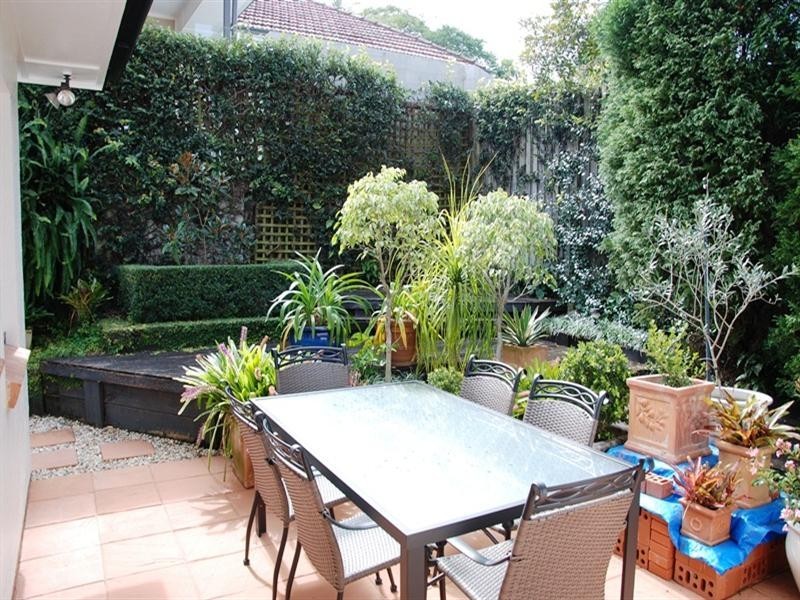 2 Howard Street, Coorparoo QLD 4151