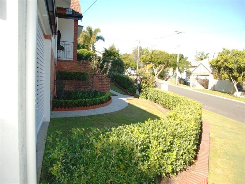 2 Howard Street, Coorparoo QLD 4151