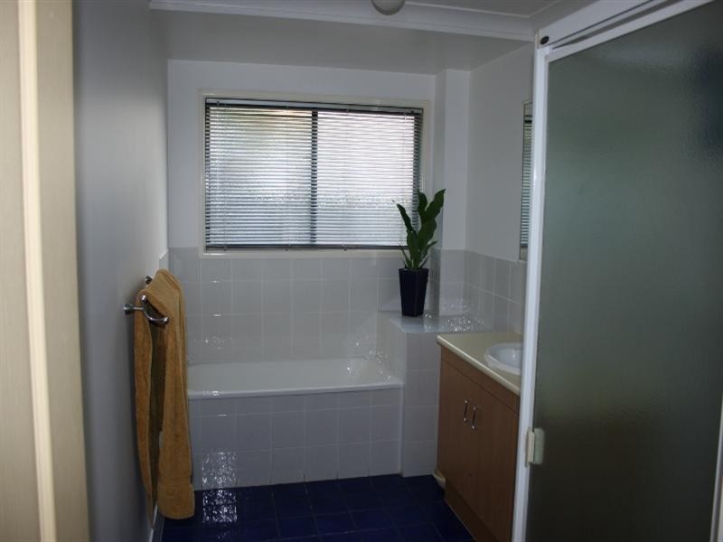 2 MacDonald Street, Lota QLD 4179