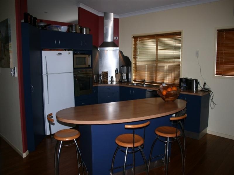 2 MacDonald Street, Lota QLD 4179