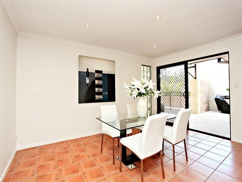 20 Wyncroft Street, Holland Park QLD 4121