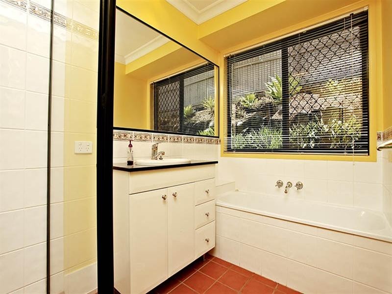 20 Wyncroft Street, Holland Park QLD 4121