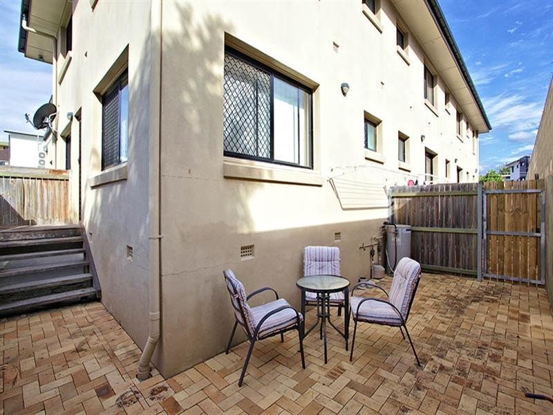 4/8 Kitchener Street, Coorparoo QLD 4151