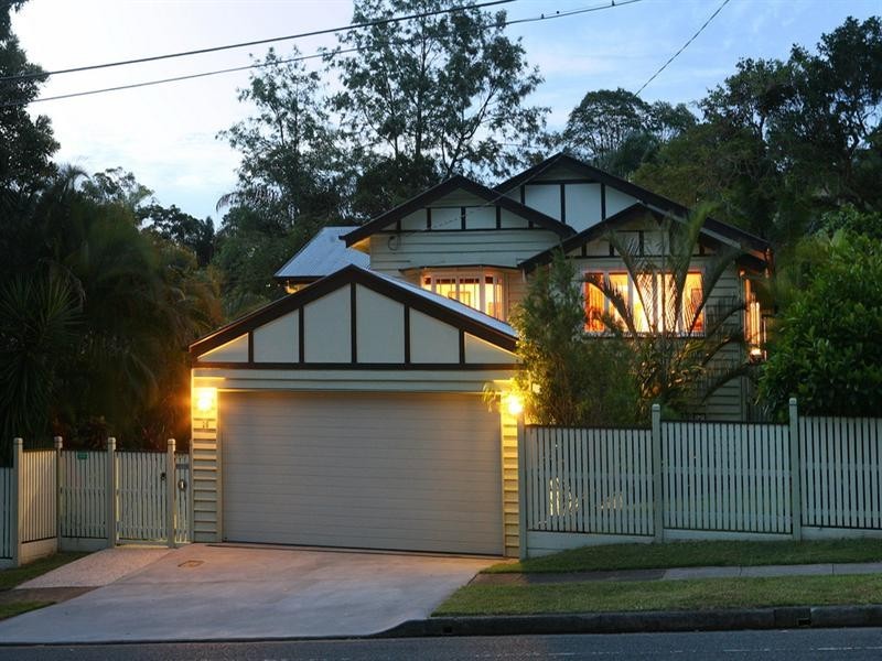 26 Abbotsleigh Street, Holland Park QLD 4121